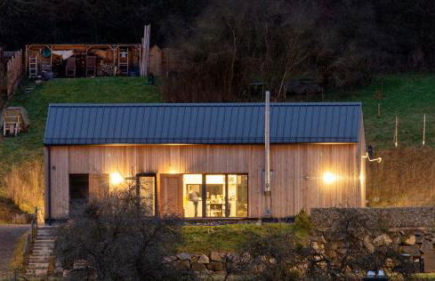 Modernes, ökologisches Design Ferienhaus in der Eifel Vulkaneifel I 2 Schlafzimmer, Sauna, Yoga & Kaminofen, schnelles WLAN & Arbeitsplatz - Foto 15