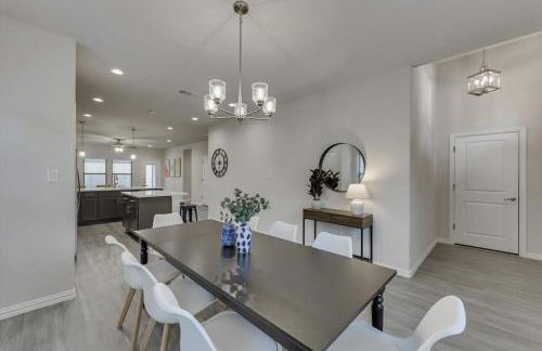 Your Vibrant Dallas Getaway Home - Foto 15