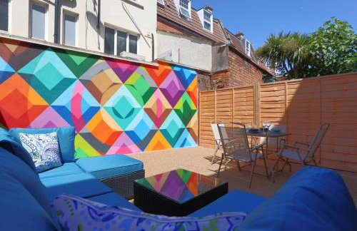 North Rd Apartment with Garden by N And N Stays Ltd, Close to vibrant Gloucester Rd with plenty of restaurants and shops near by, free on street parking - Foto 1