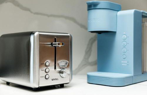 Stunning 2BR apartment steps from Santa Monica pier - Photo 8