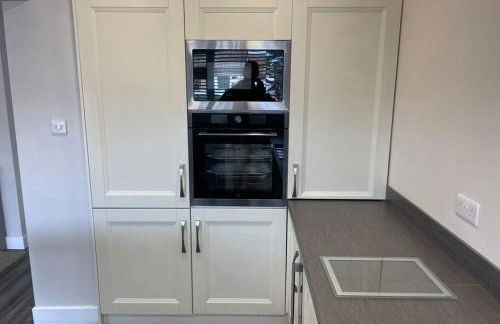 Modern 2BR Flat in Sale - Peaceful Stay in M33 - Great Transport Links - Photo 22