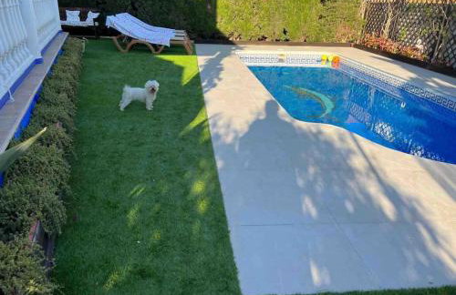 Chalet con piscina privada, parking y zona BBQ - Foto 13
