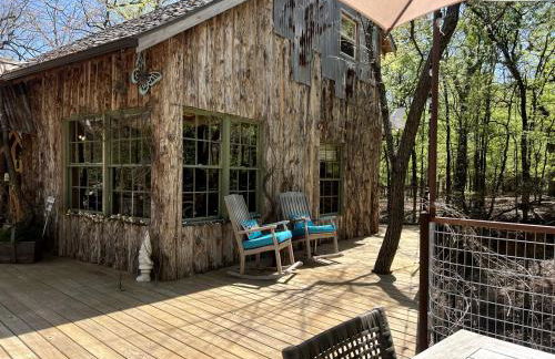 Hobbit Treehouse with Waterfall on the Brazos River for Glamping in Texas - Foto 17