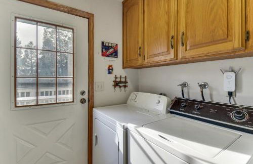 Deck and Wooded Views 5-Acre Auberry Retreat! - Foto 22