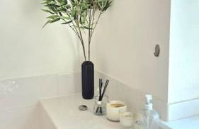 Pool, drinks and a hot tub! - Photo 8