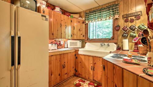 Pet-Friendly Cabin with Fire Pit, BBQ and Great Deck! - Foto 5