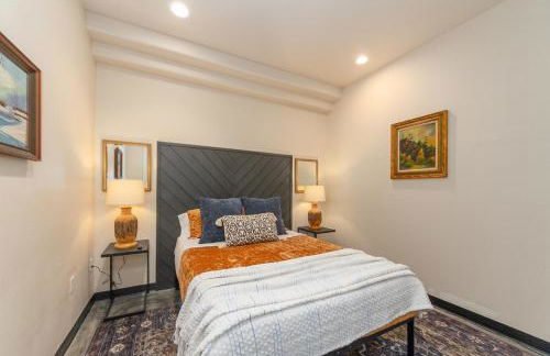 Stylish South Hill Retreat Queen Bed and Sofa Sleeper Full Kitchen Free Parking - Foto 3