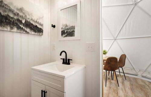 Luxe 2 Bed Dome w Hot Tub Deck Fire Pit & Bath - Foto 32