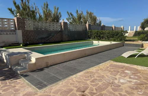 Oasis en la playa: piscina y relax - Foto 8