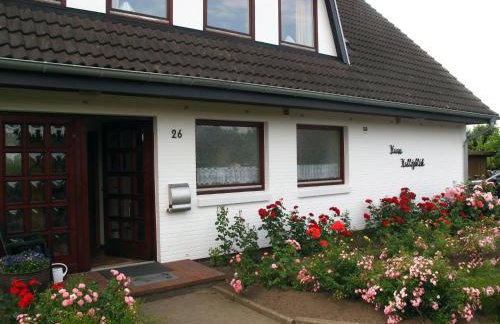 Haus-Halligblick-Ferienwohnungen-am-Meer - Foto 1