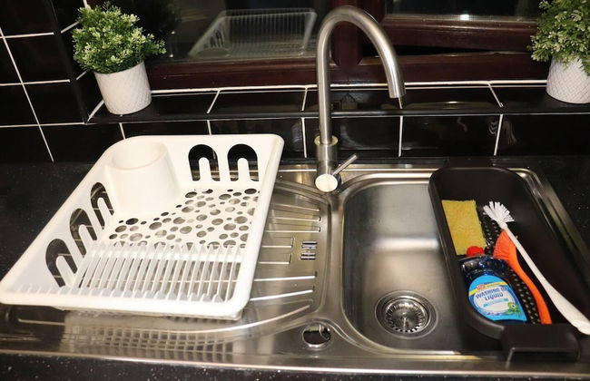 Immaculate 2-bed Apartment in Dagenham - Photo 31