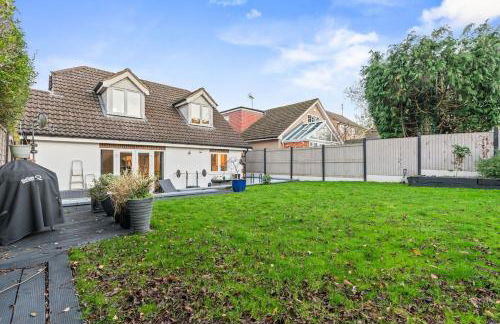 Large 4 Bedroom House Bricket Wood, Van & Car Parking, Sleeps 8 - Foto 17