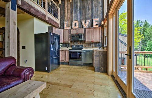 Red Sweetheart Barn Studio with Mtn and River Views! - Foto 8