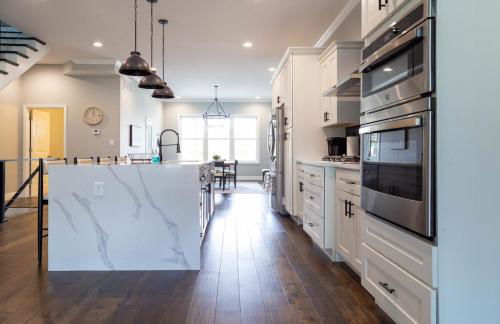 Lovely Modern 3BR-3BA Grove Home ABODEbucks - Photo 6