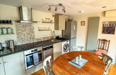 Orchard Stables 3 BDR 3BTH long stays parking - Photo 17