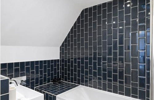 Stylish Apartment with Sea Views & Parking - Foto 18