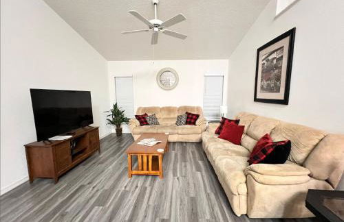 270 - Gracious 3 Bedroom Home Near Disney with Pool - Foto 8