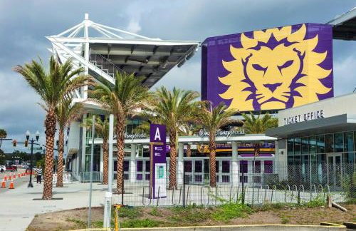 Close to the Action, Peaceful When You Return - Foto 64