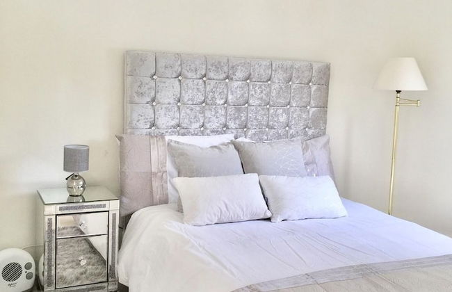 Fascinating & Luxurious Mountain & Pool View Apartment in Porto Banús - Photo 7