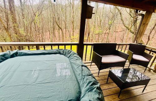 Cozy Cabin with HOTTUB in the GREAT SMOKY MOUNTAINS - Photo 5