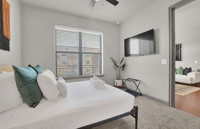 Ebony Ivory Midtown King Bed - Foto 19