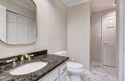 Lakefront Home Private Dock, Tiki Bar, Firepit Shore to Please by Avantstay - Foto 127