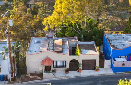 Spanish Revival Charm in Silver Lake w Patio BBQ Walkable Location Maltman Manor by AvantStay - Photo 34