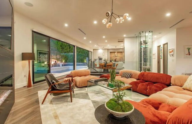 Willow Glen - Hollywood Hills Multi-level Villa With Theater & Pool - Photo 61