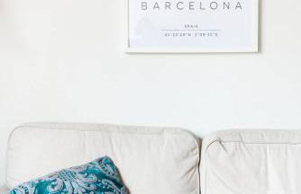 Charming Apartment With Vibrant Accents - Photo 20