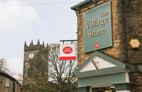 Howard's Hideaway - Photo 1