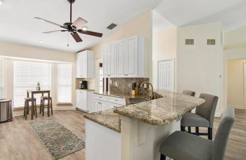 Beach Getaway - Private Heated Pool & 2 King Beds - Foto 26