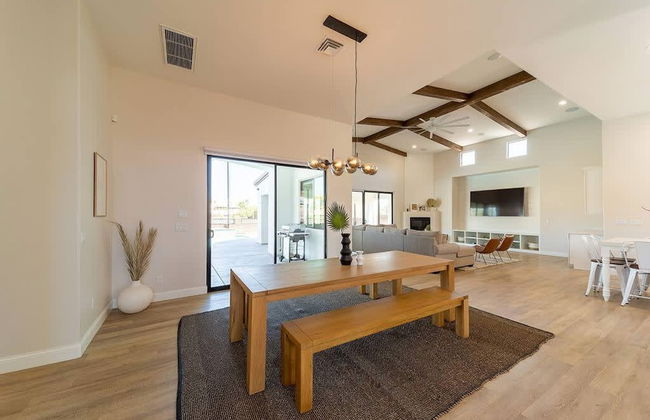 Vanderpump Rules Lake Havasu Luxury Villa w Pool - Photo 6