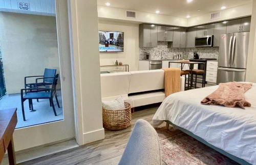 Downtown-King Bed-ADA Elevator-In Unit Laundry - Foto 7