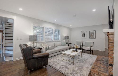 Group Getaway 6BR Near Fort Benning Huge Kitchen Private Yard - Foto 14