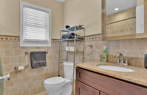 The Seabreeze Haven- Luxury 3BR Coastal Retreat - Near Beach & Free Parking - Foto 21