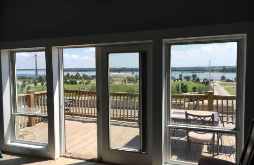 Riverview Loft! Downtown Alton - Foto 16