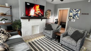 Charming 2BR 2BA 10 min DT Airport by LSP Homes - Foto 3