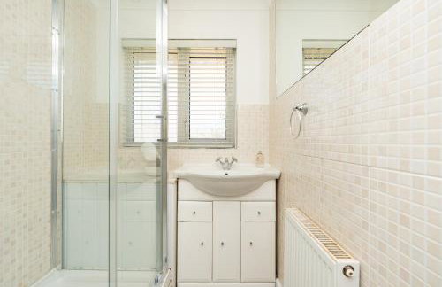 3-Bedroom Cosy Stunning Central Home, Sleeps 8 with Parking and Private Garden - LONG TERM STAY SPRING SPECIAL OFFER AVAILABLE! - by Blue Puffin Stays - Foto 45