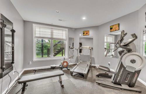 The Retreat at Wildwood - Hot Tub Theater & Deck - Foto 32