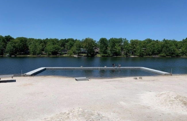 Poconos Chalet Newly Renovated, Great Location 4 Bedroom Home by RedAwning - Foto 41