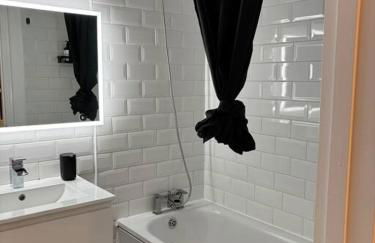 3 BR- King size bed, Netflix, Garden FREE Parking - Foto 22