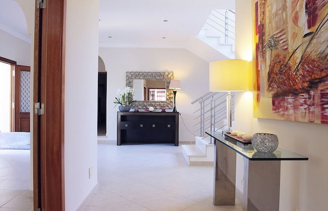 Outstanding Villa Very Well Located Near The Beach - Photo 18