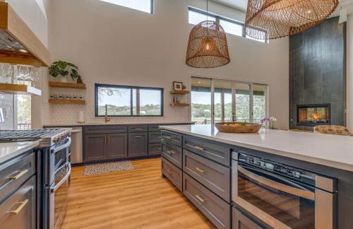 Chic Burnet Home on Lake Buchanan with 2 Fireplaces! - Foto 18