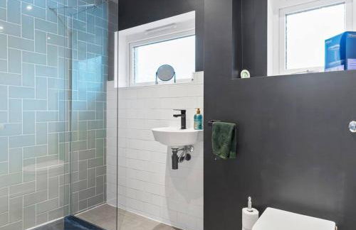 Modern & Stylish 2 Bed Home in Whitehaven - Photo 9