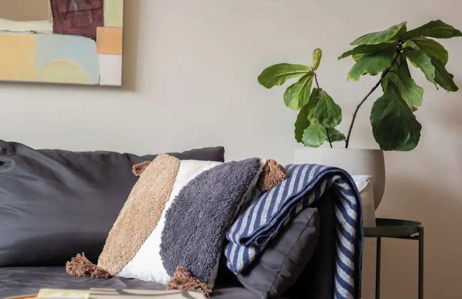 Charming 1BR in Fitzroy w/ Parking, Pool, + Gym! - Foto 4