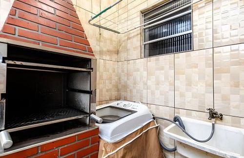 Casa para Famílias e Grupos com Ar-condicionado, Churrasqueira e estacionamento próximo em Praia Grande - Foto 7