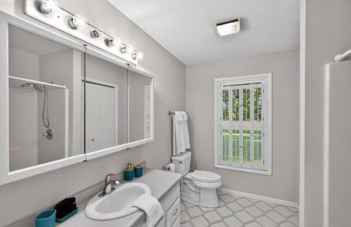 Secluded Luxe 5BR Estate| Pool, Wineries, Near ND - Foto 39