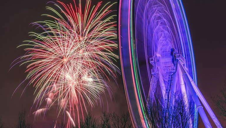 Fogos de artifício e a roda-gigante de Montreal