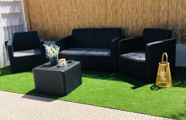 City Break-Quiet House with Private Patio - Foto 45