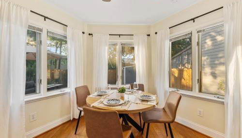 Patio Paradise Stylish 3BR Home with Gaming Room - Foto 5